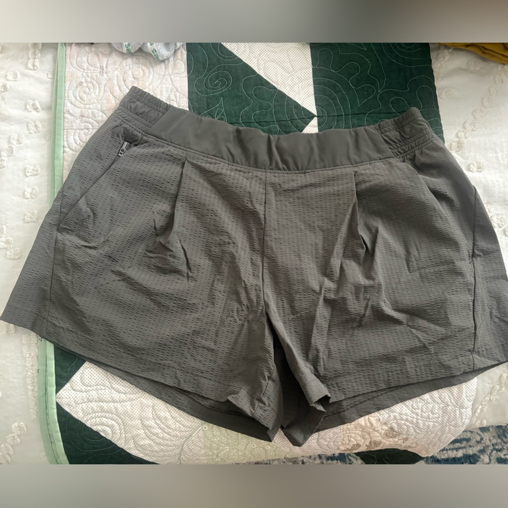 Athleta Textured Brooklyn Shorts | Size 14